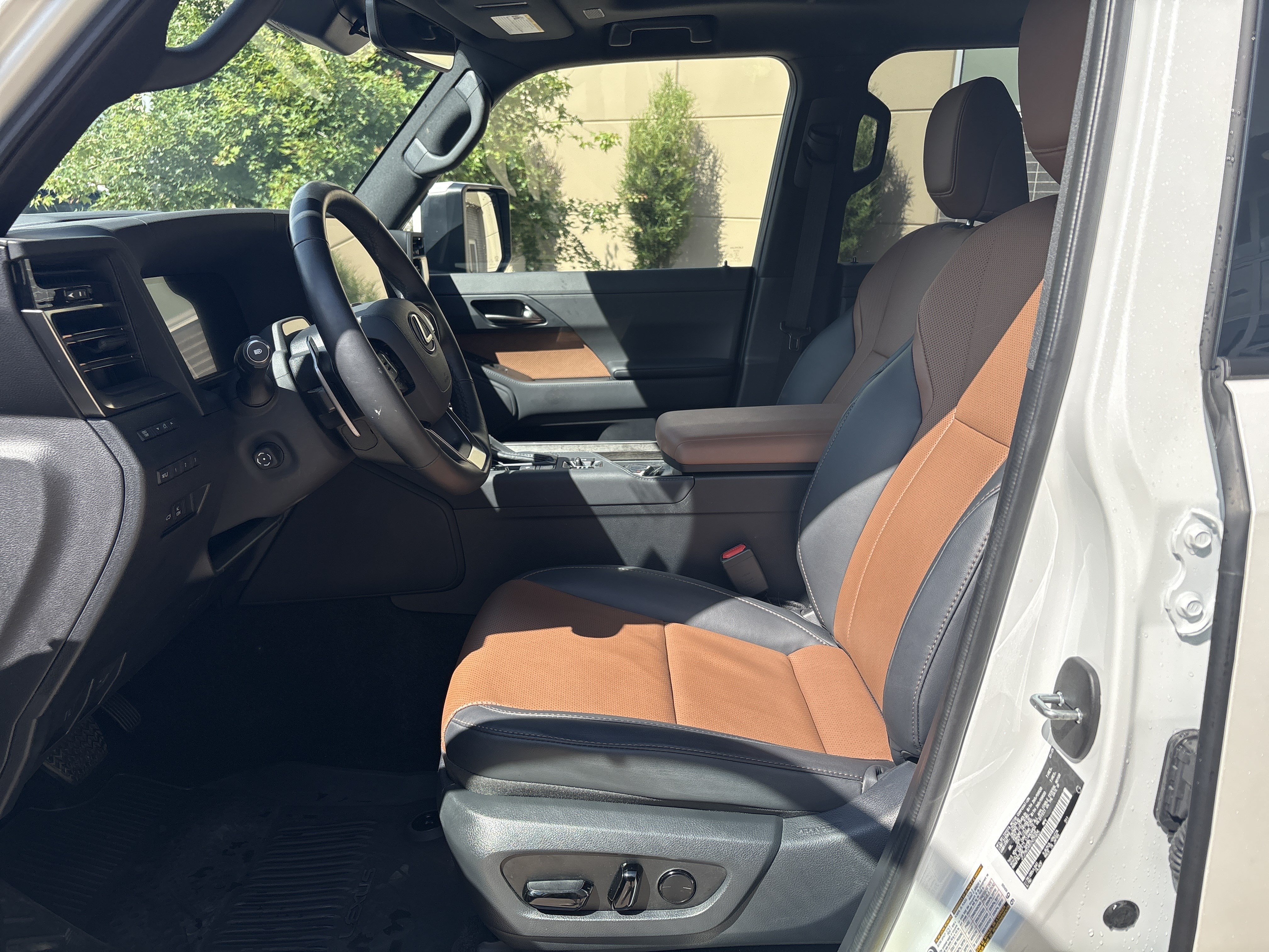 Used 2025 Lexus GX 550 w/ Cold Area Package AWD/4WD image 16