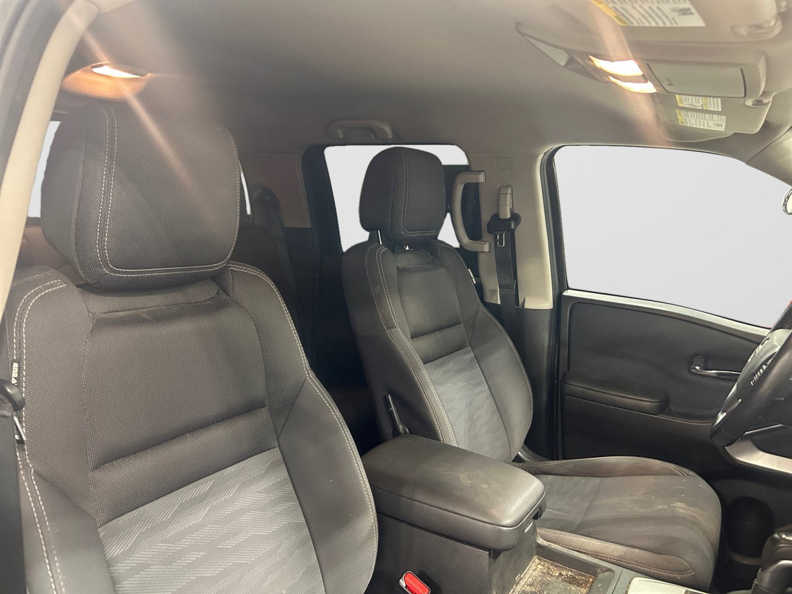 Used 2023 Nissan Frontier SV w/ SV Convenience Package RWD image 16