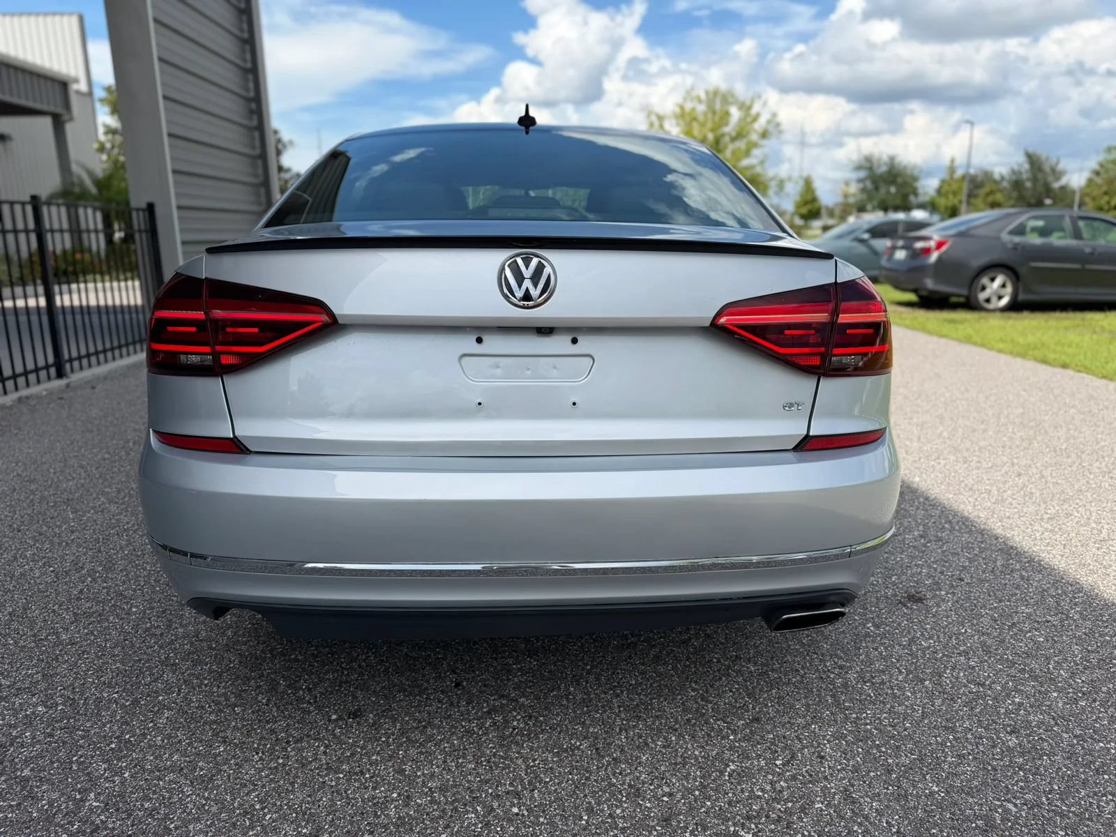 Used 2018 Volkswagen Passat 3.6 FWD image 8