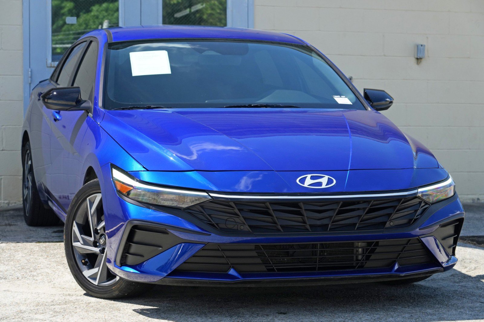 Used 2025 Hyundai Elantra SEL FWD image 2