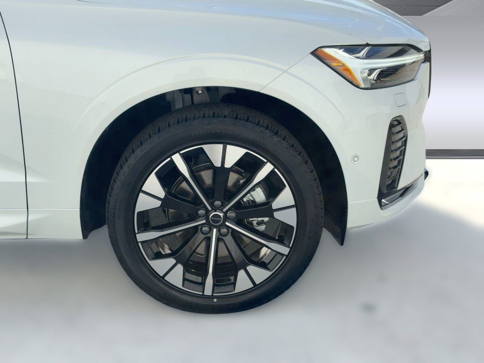 New 2026 Volvo XC60 B5 Plus w/ Protection Package Premier AWD/4WD image 11