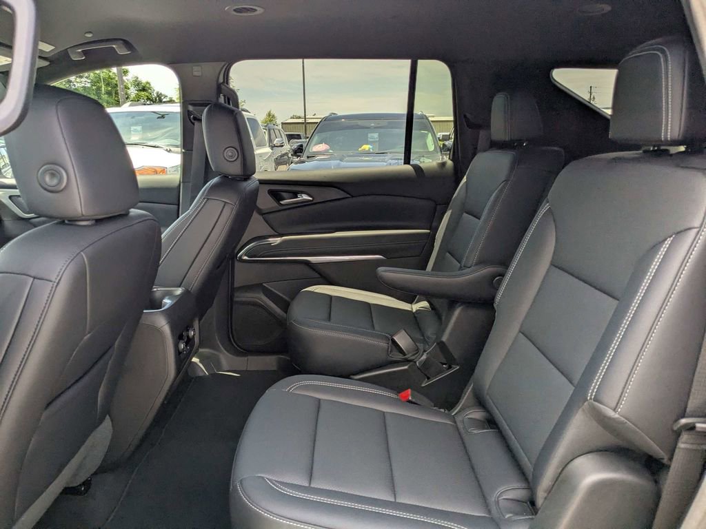 Used 2026 Chevrolet Traverse LT FWD image 14