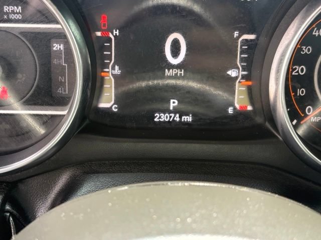 Used 2023 Jeep Gladiator Sport AWD/4WD image 4