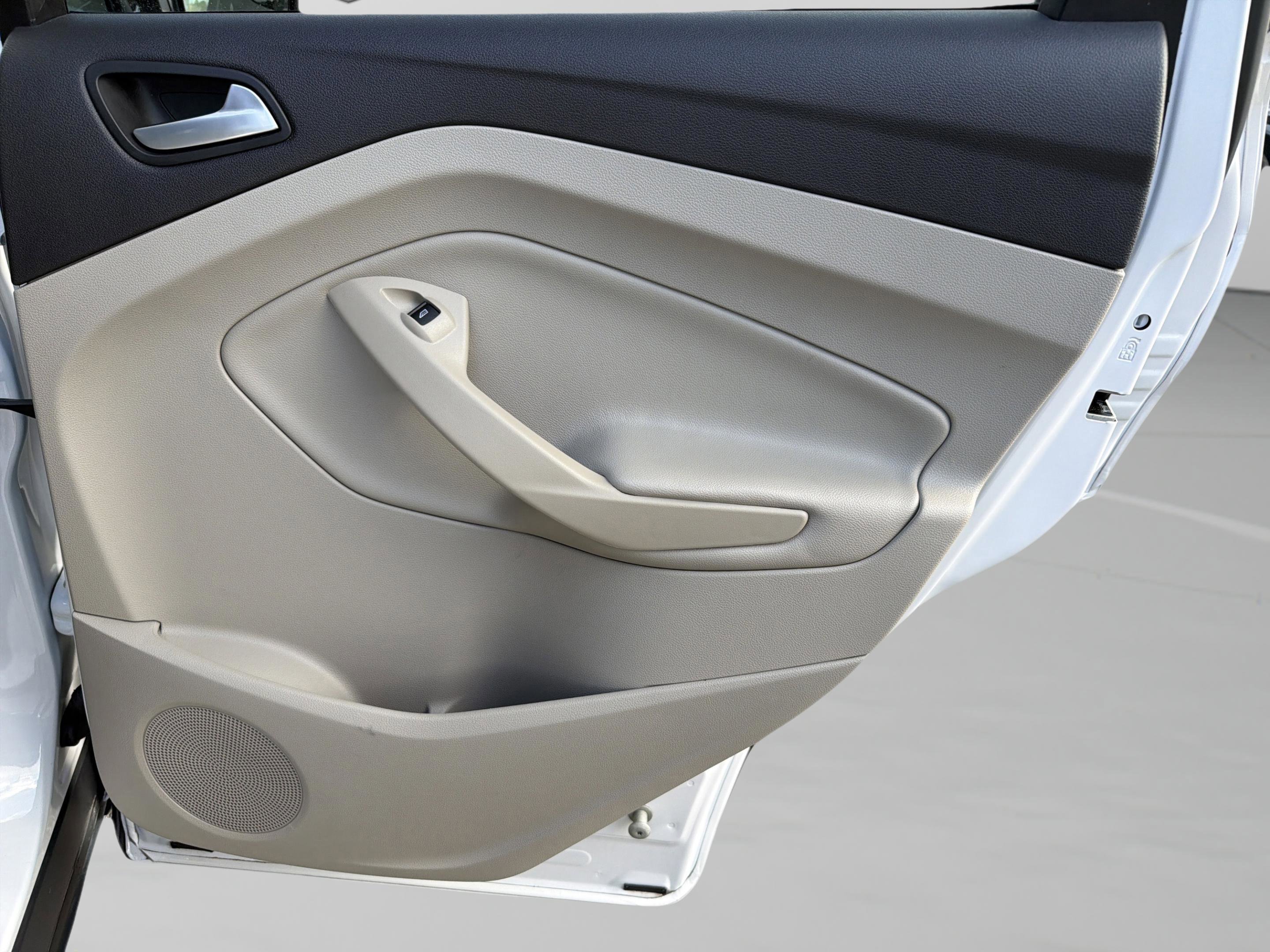 Used 2015 Ford Escape SE image 27