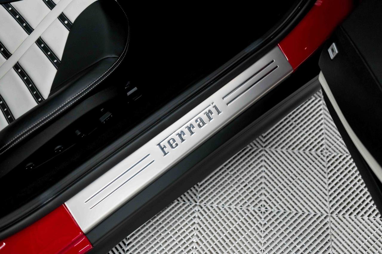 Used 2018 Ferrari 812 Superfast RWD image 84