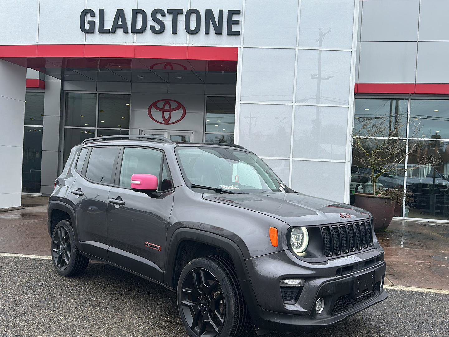 Used 2020 Jeep Renegade Latitude w/ UConnect 8.4 Nav Group image 3