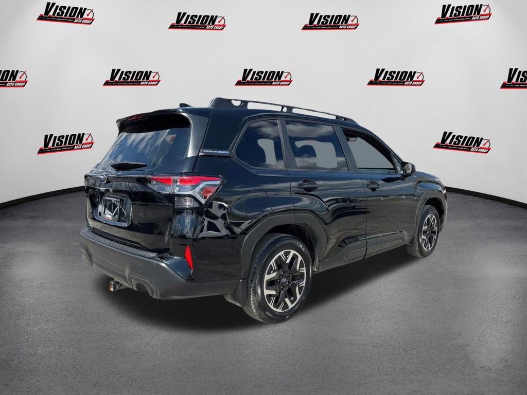 Used 2025 Subaru Forester Premium AWD/4WD image 5