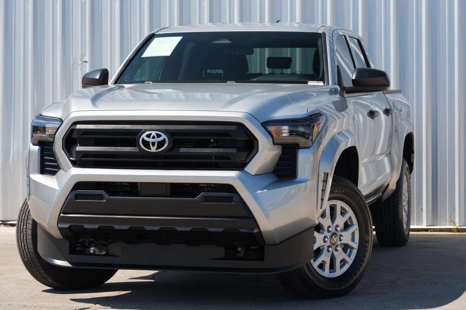 Used 2024 Toyota Tacoma SR image 3