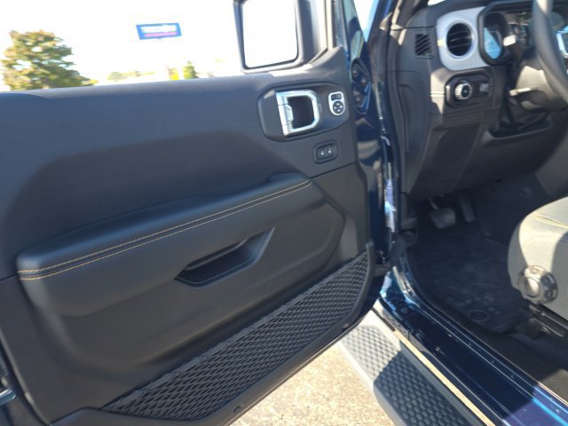 Used 2025 Jeep Wrangler Unlimited Sahara AWD/4WD image 12