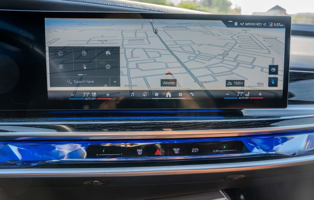 Used 2024 BMW i7 xDrive60 image 11