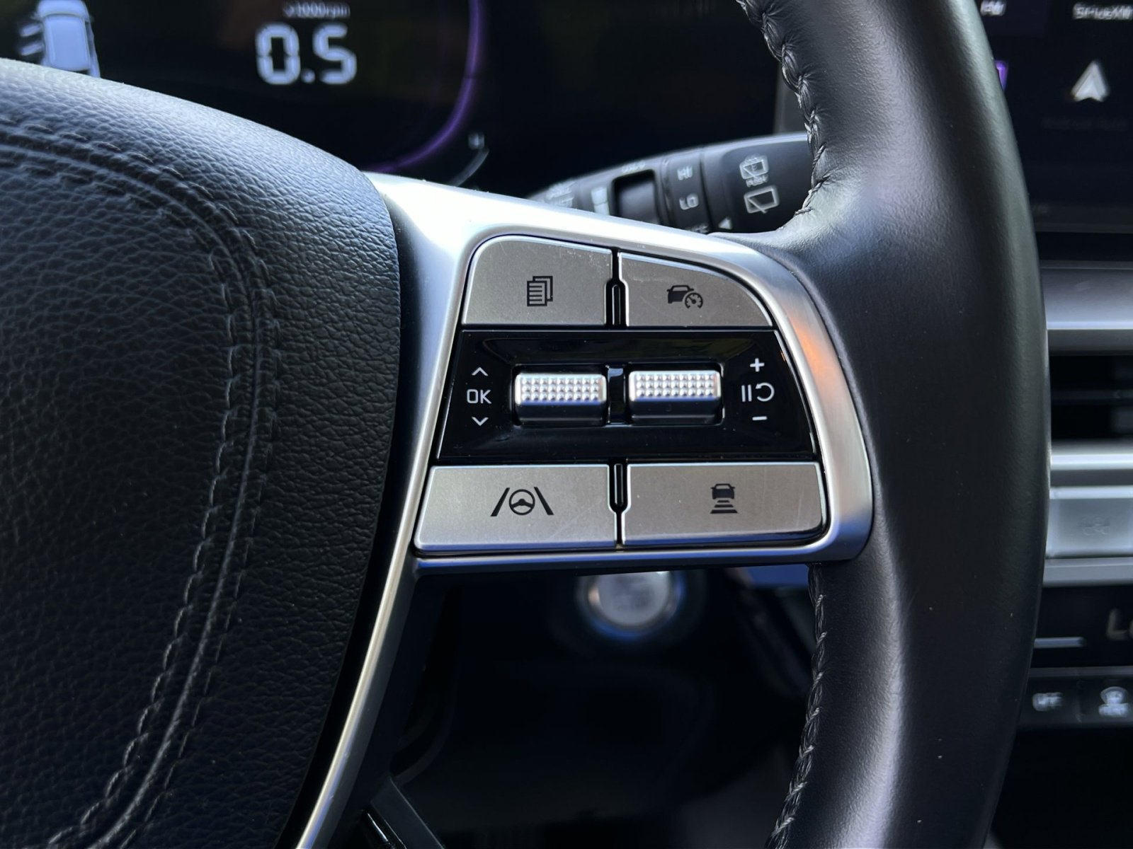 Used 2023 Kia Telluride LX image 40