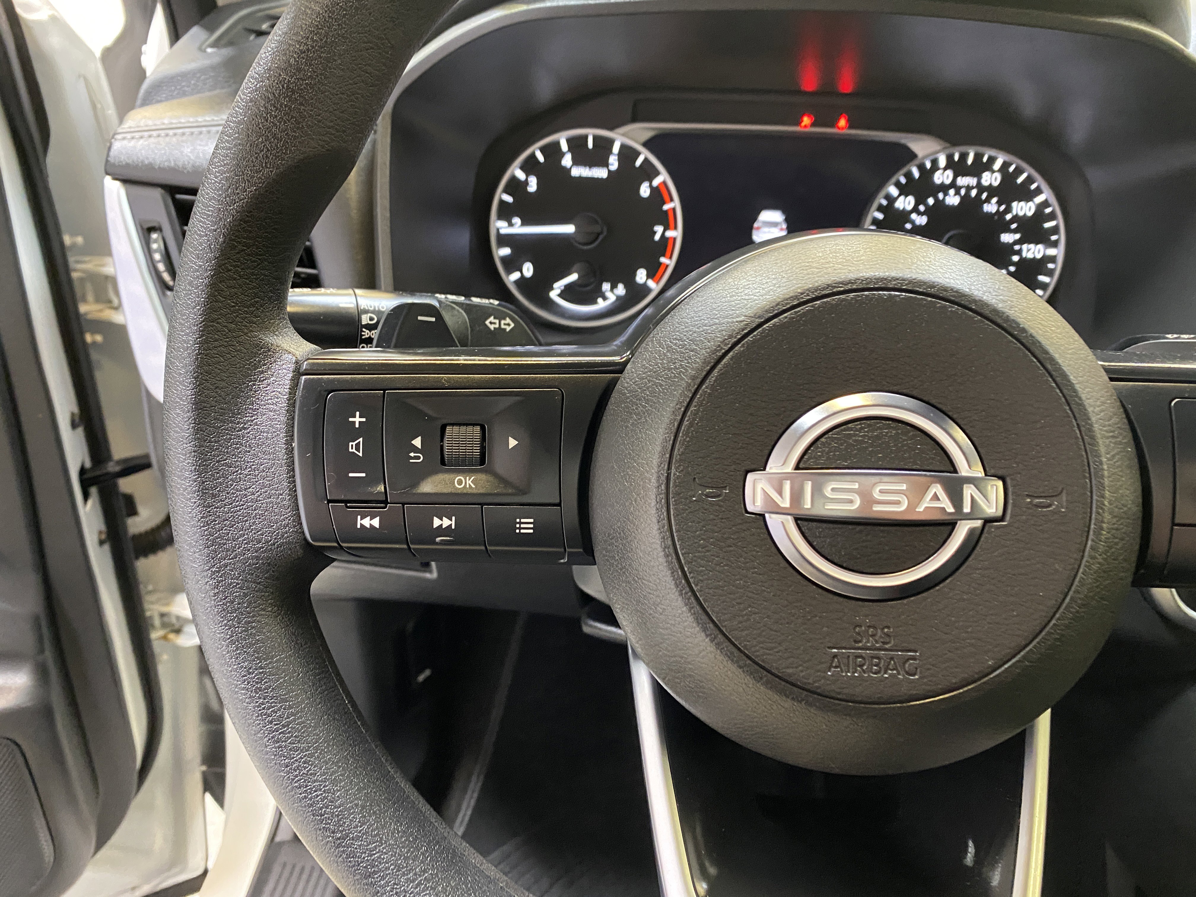 Used 2024 Nissan Rogue S image 32