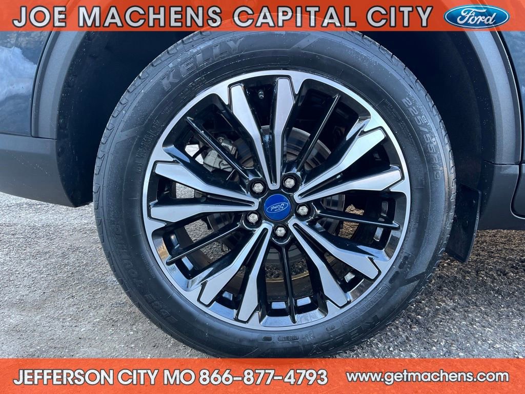 Certified 2022 Ford Escape SE w/ SE Sport Appearance Package image 24