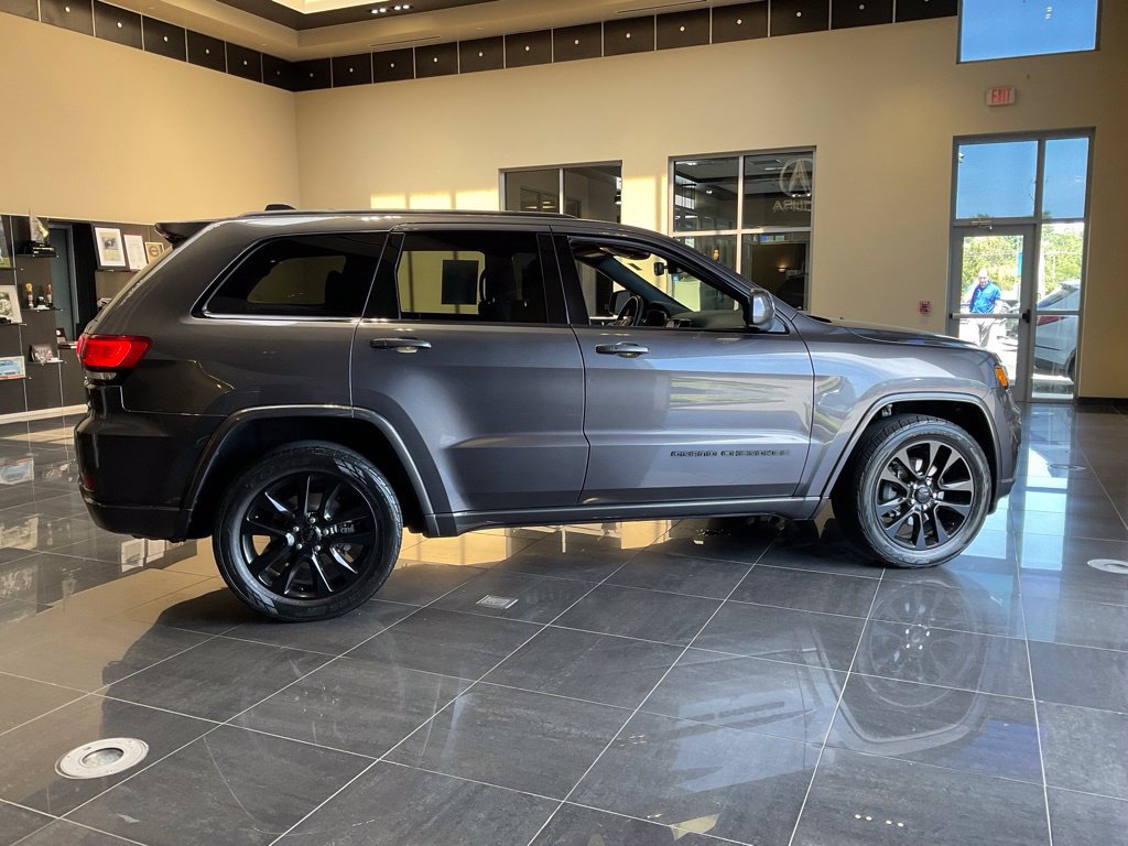 Used 2019 Jeep Grand Cherokee Altitude AWD/4WD image 7