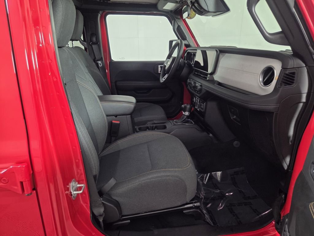 Certified 2025 Jeep Wrangler Sahara image 32