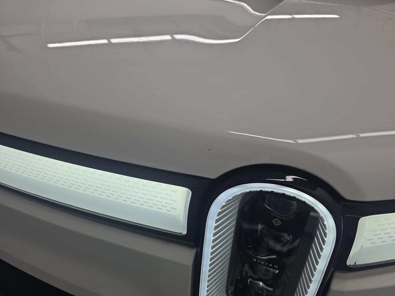 Used 2024 Rivian R1S Adventure Quad AWD/4WD image 35