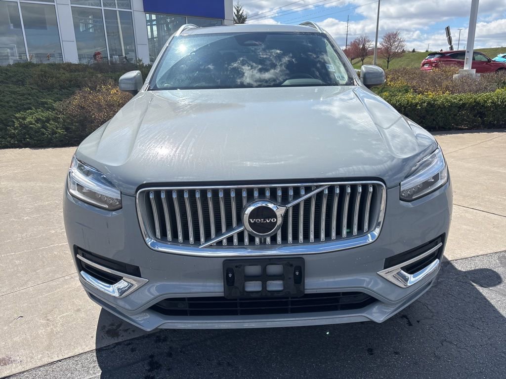 Certified 2025 Volvo XC90 B5 Core image 3