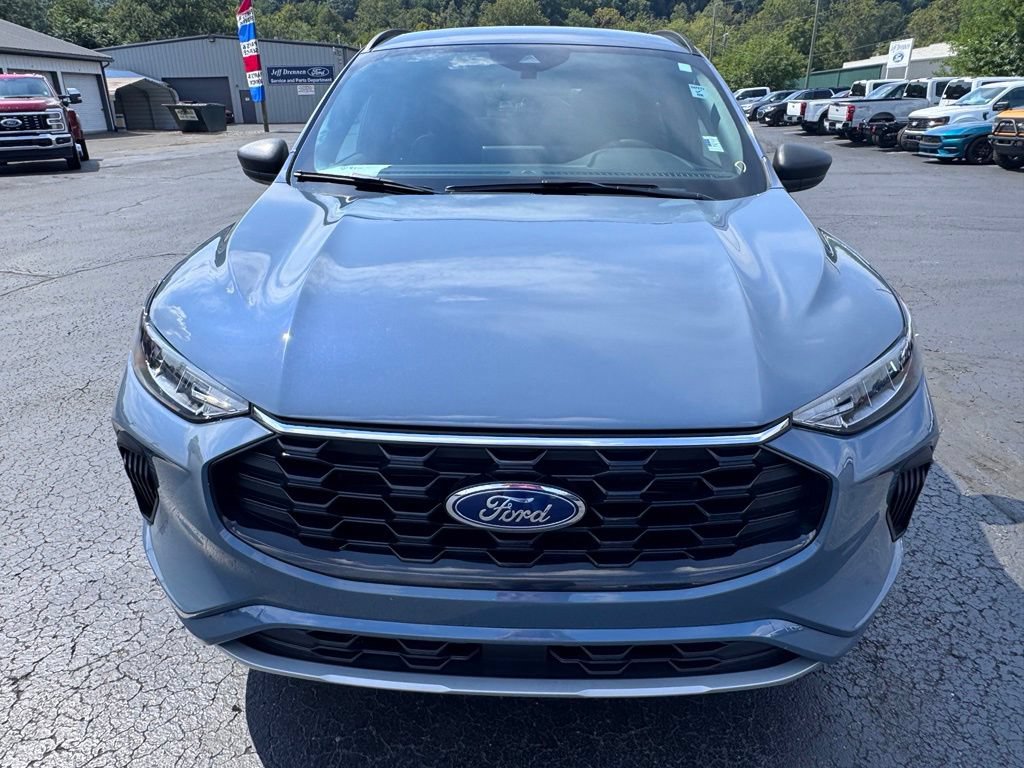 Used 2023 Ford Escape ST-Line w/ Tech Pack #1 FWD image 5
