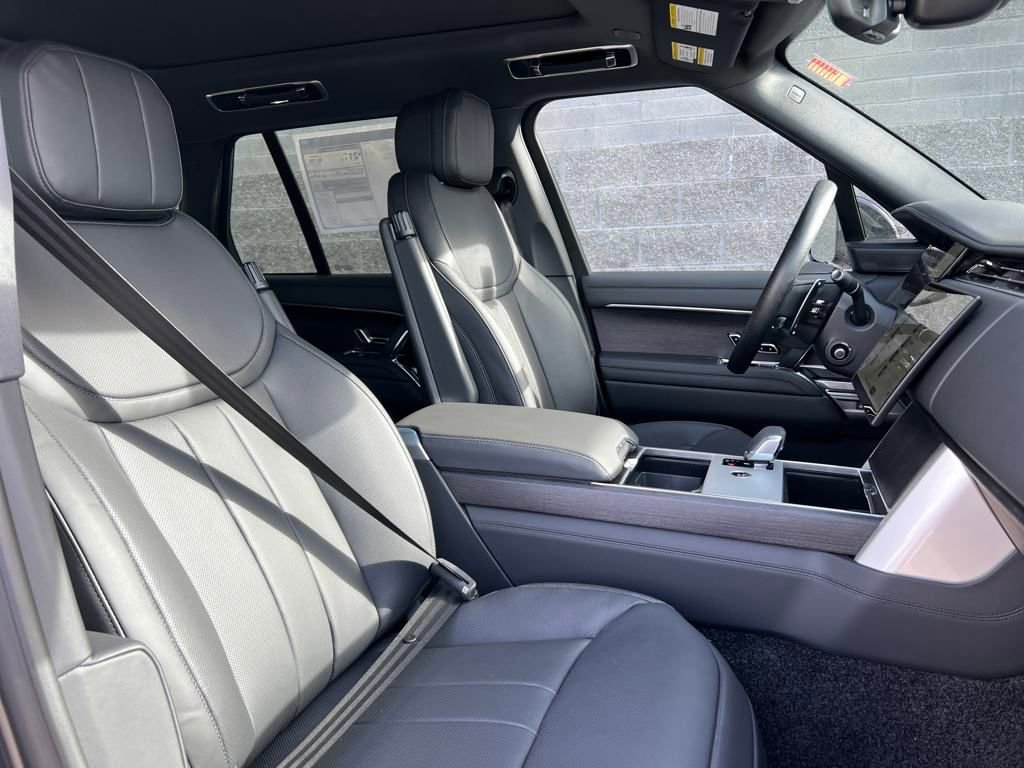 New 2025 Land Rover Range Rover SE image 14