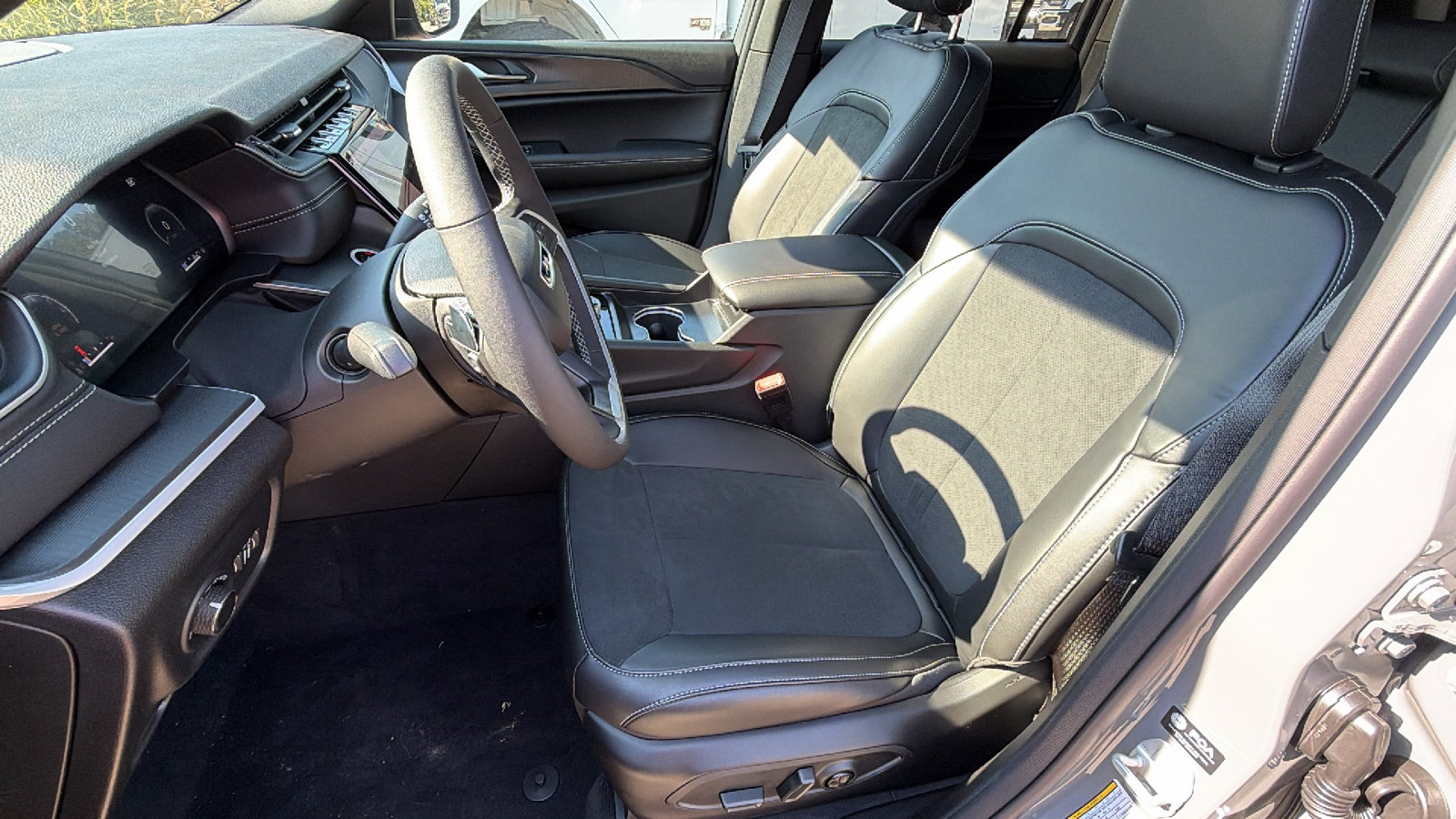 New 2027 Jeep Grand Cherokee Laredo X AWD/4WD image 17