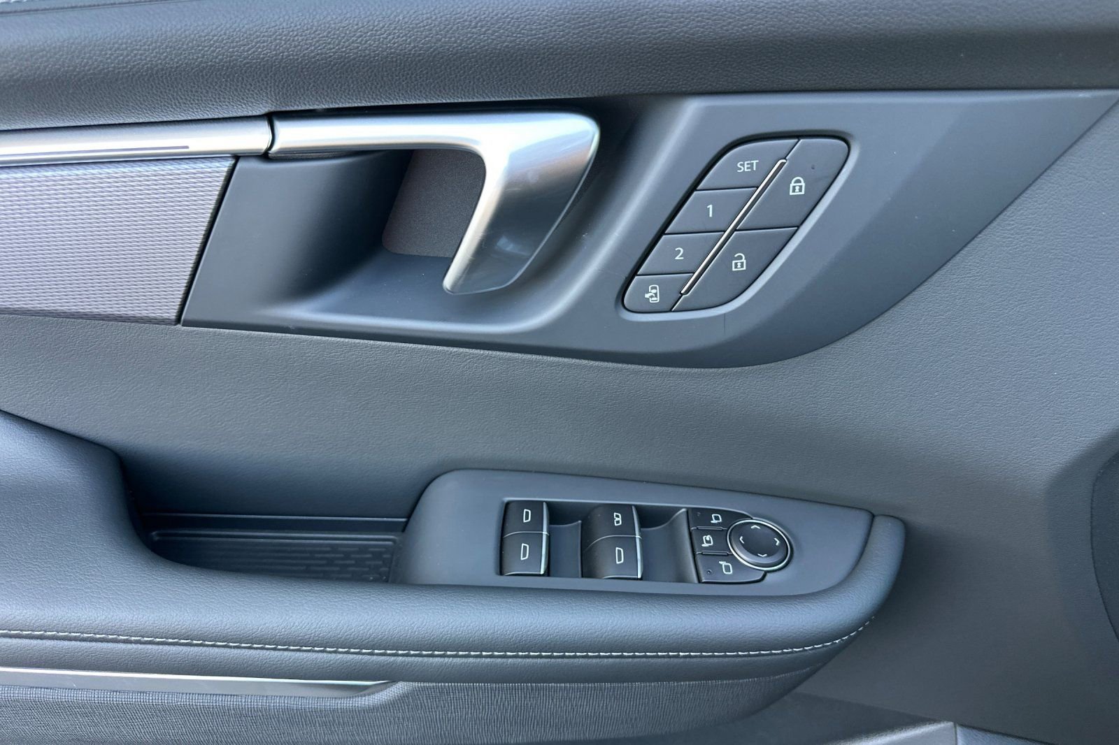 New 2026 Buick Enclave Sport Touring w/ Power Package image 9