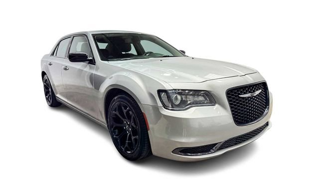 Used 2019 Chrysler 300 Touring w/ Sport Appearance Package image 7