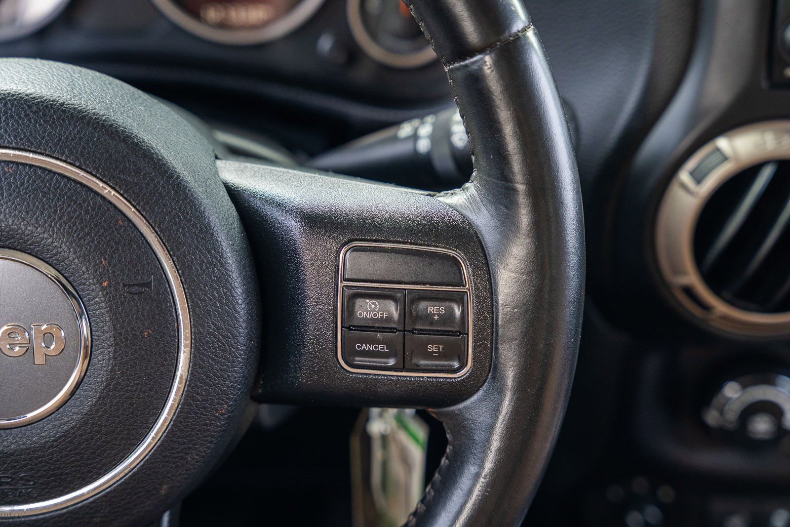 Used 2017 Jeep Wrangler Unlimited Sahara image 29