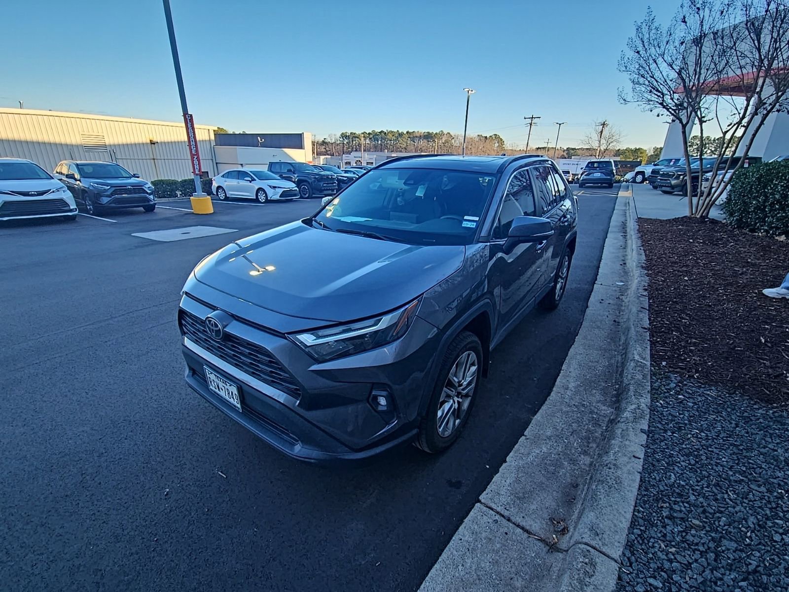 Used 2022 Toyota RAV4 XLE Premium image 3