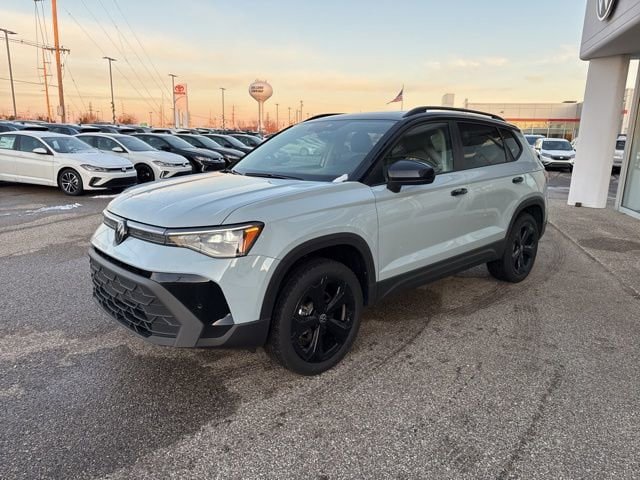 New 2026 Volkswagen Taos SE AWD/4WD image 2