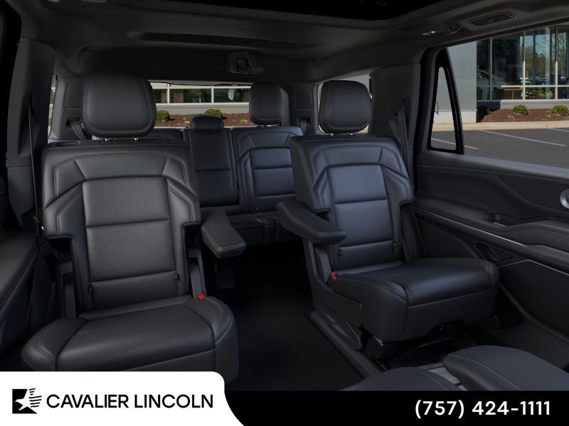 Used 2025 Lincoln Navigator Reserve w/ Jet Appearance Package image 11
