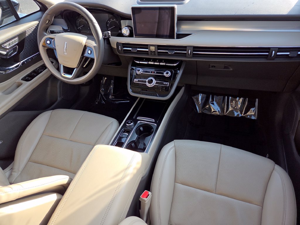Used 2022 Lincoln Corsair AWD w/ Premium Package image 33