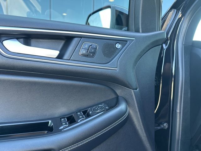 Used 2019 Ford Edge ST w/ Equipment Group 401A AWD/4WD image 11