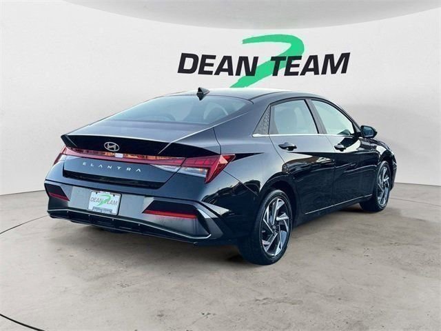 Certified 2025 Hyundai Elantra SEL w/ Cargo Package image 8