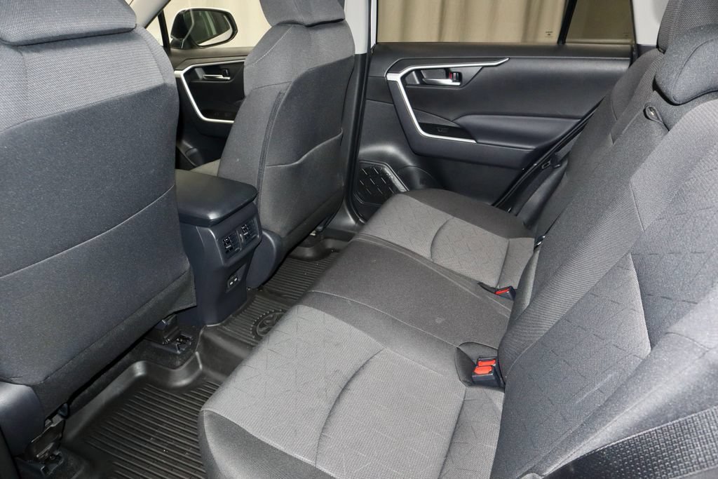 Used 2025 Toyota RAV4 XLE AWD/4WD image 21