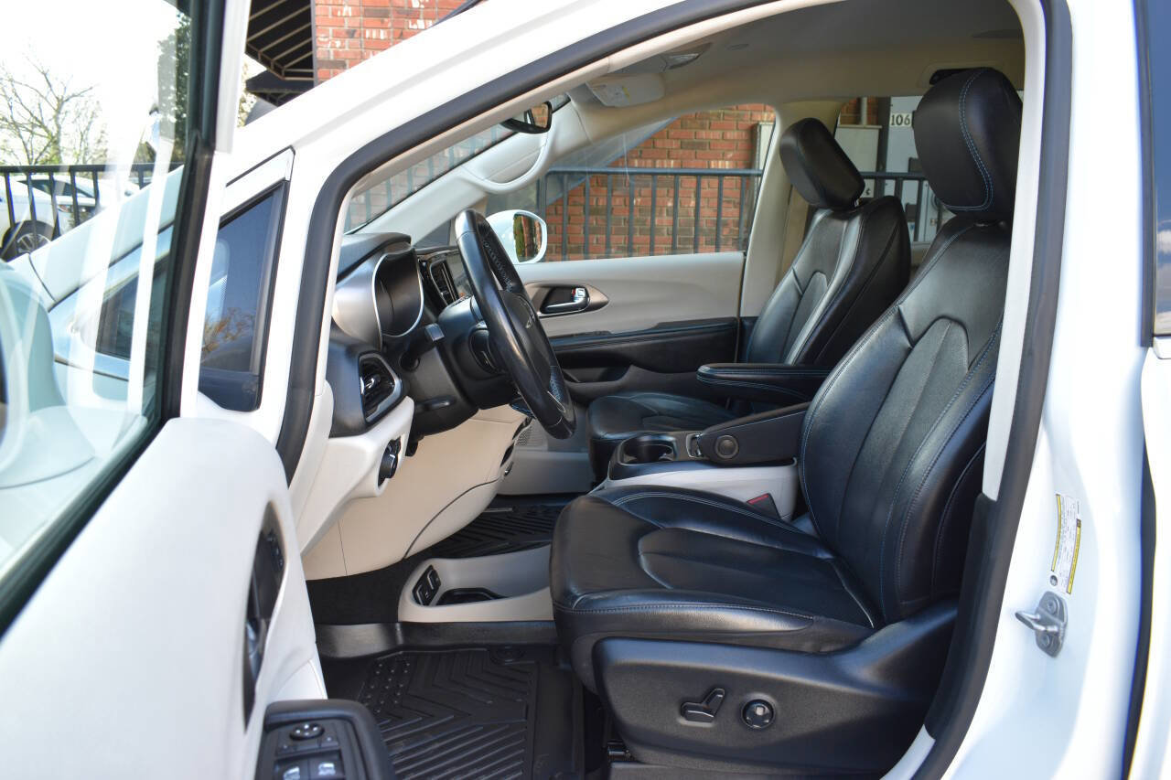 Used 2021 Chrysler Pacifica Touring-L image 7