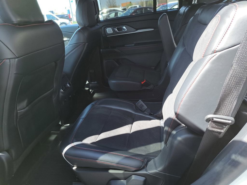 Used 2025 Ford Explorer ST AWD/4WD image 13