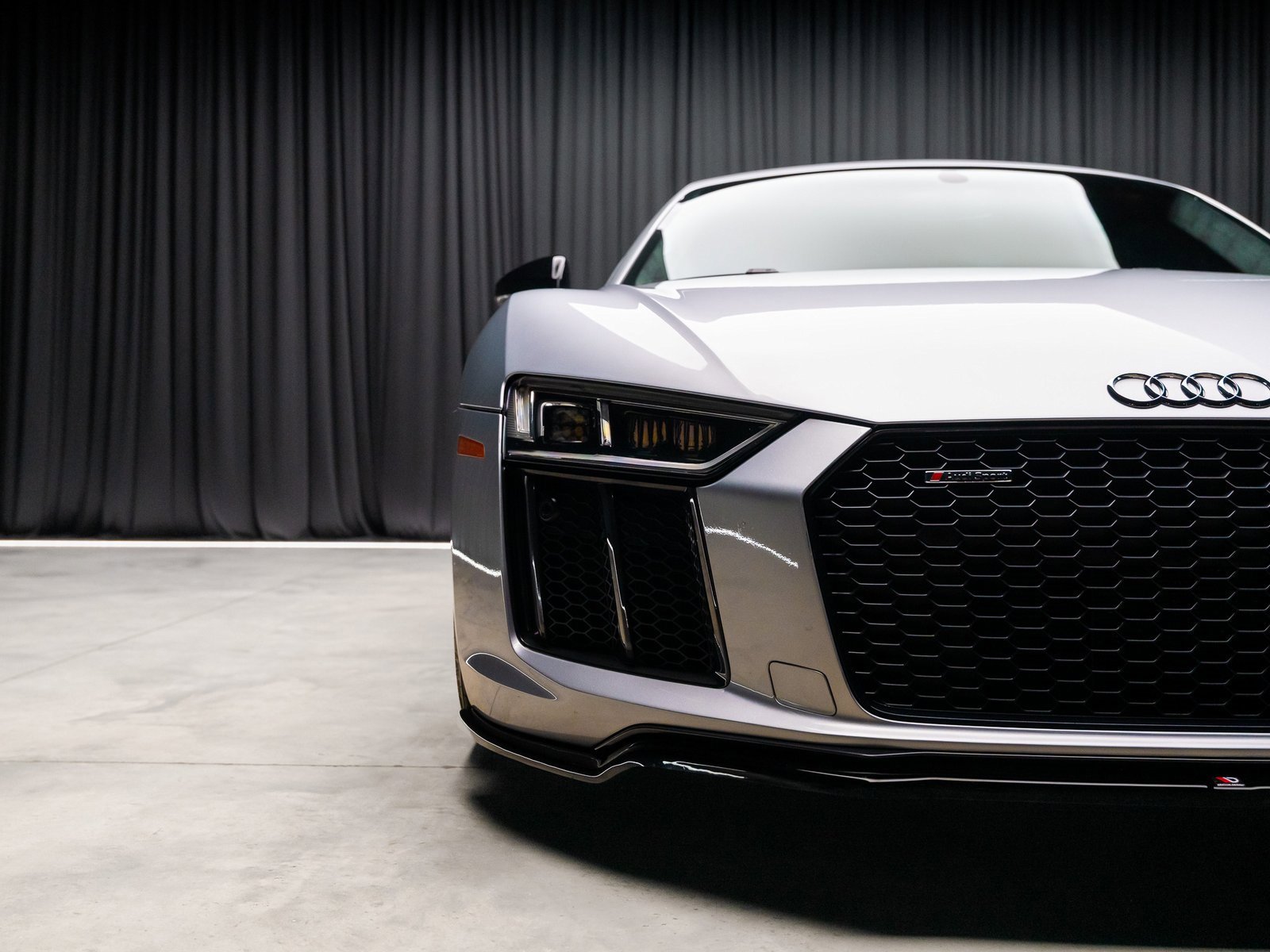 Used 2018 Audi R8 V10 w/ Premium Package image 22