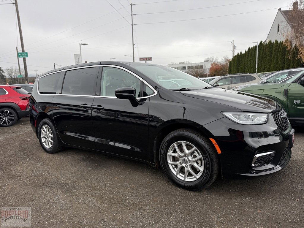 Used 2024 Chrysler Pacifica Touring-L