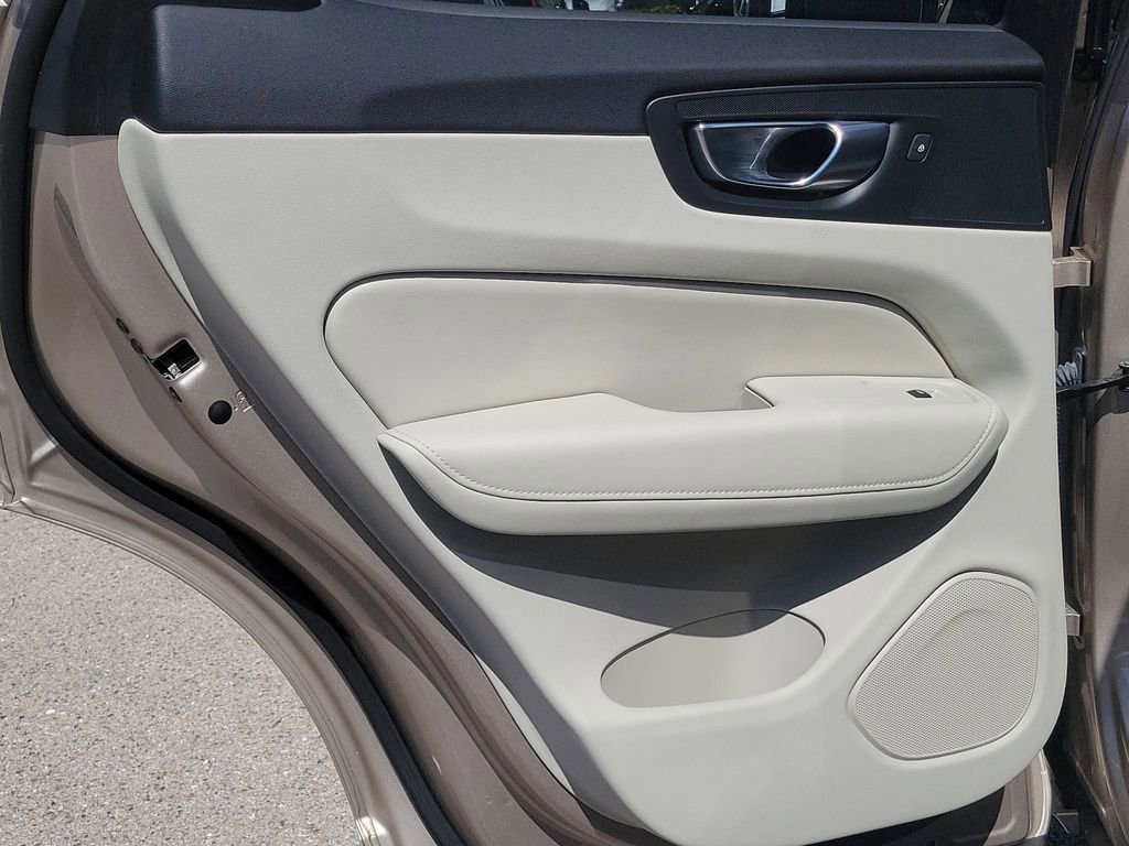 Used 2025 Volvo XC60 B5 Plus w/ Protection Package Premier image 24