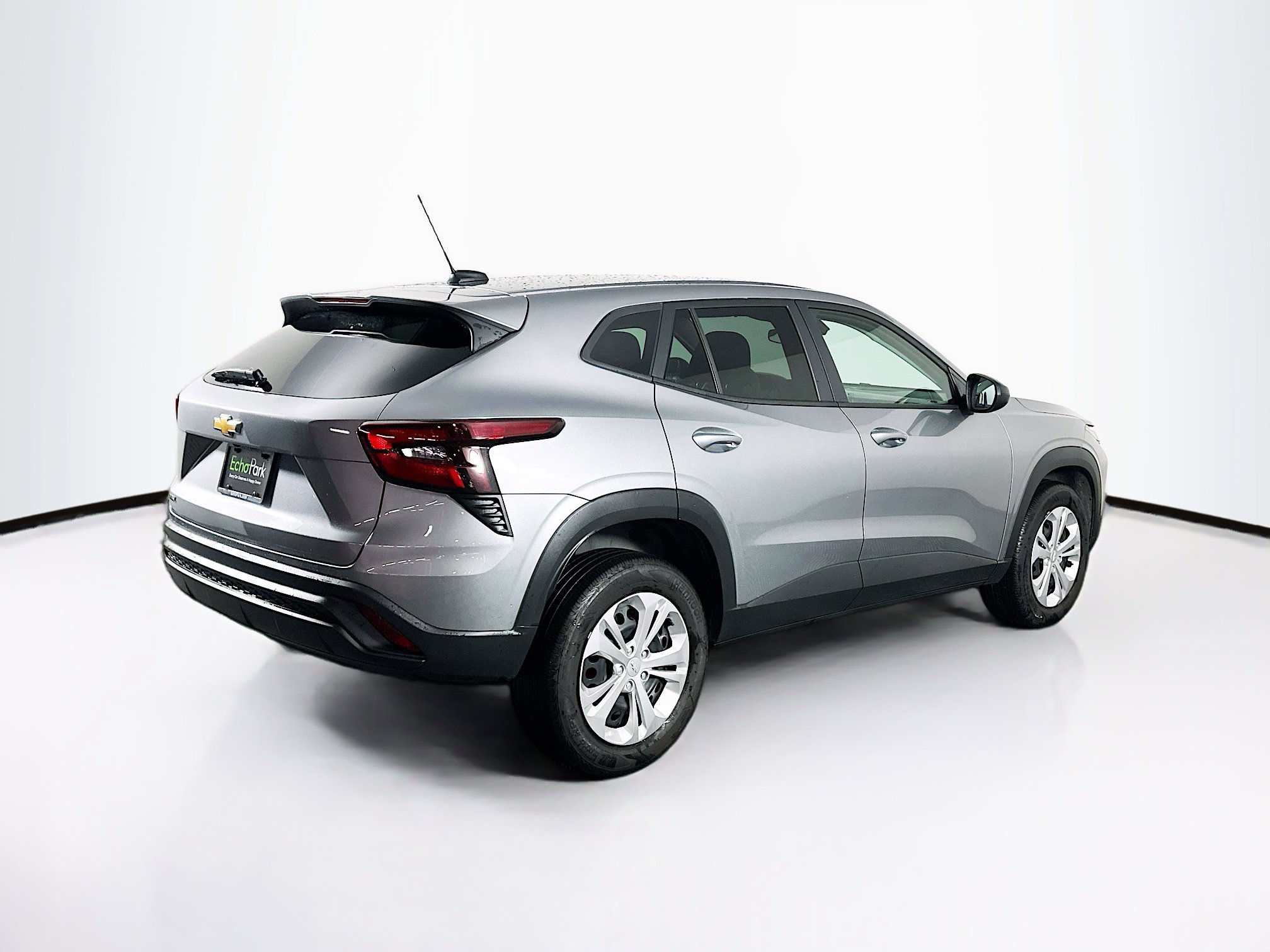 Used 2025 Chevrolet Trax LS image 9