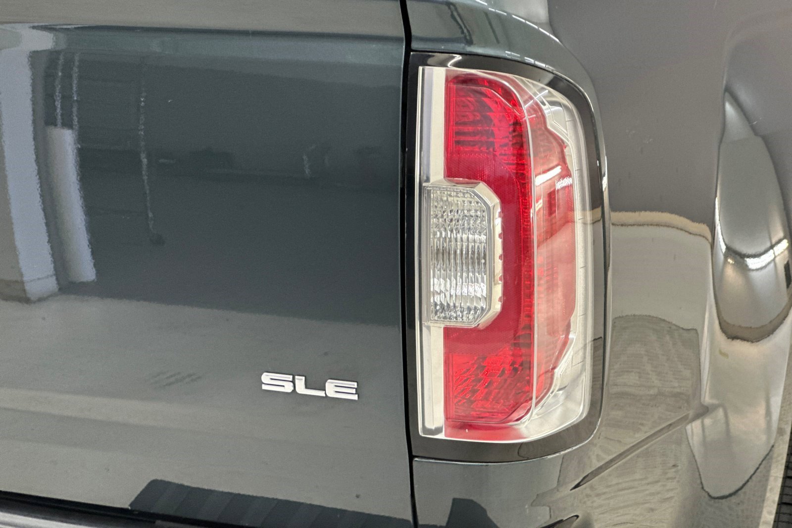 Used 2017 GMC Canyon SLE w/ SLE Convenience Package RWD image 12