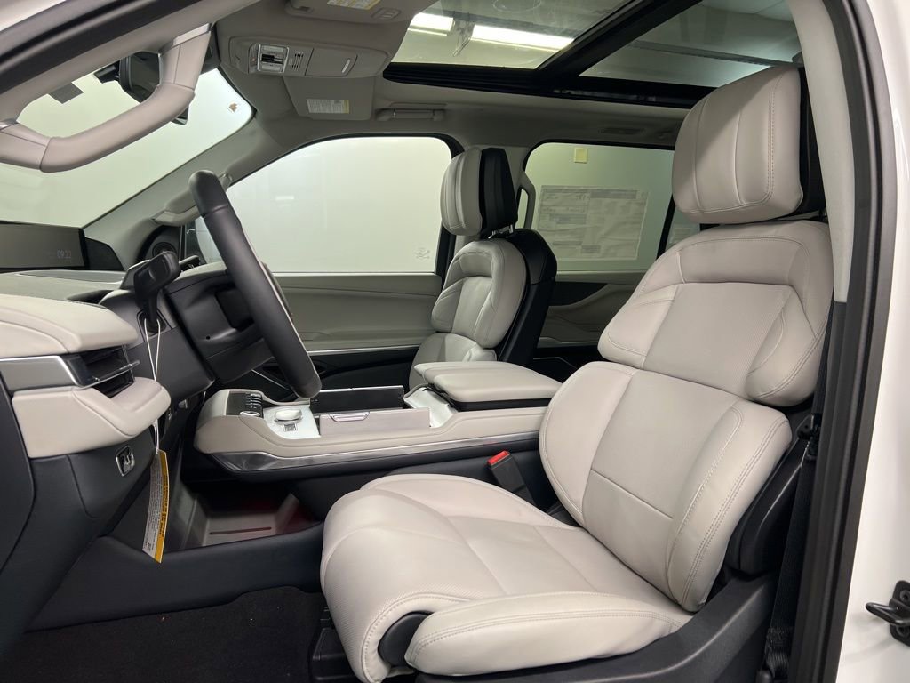 New 2026 Lincoln Navigator Reserve w/ Jet Appearance Package image 30