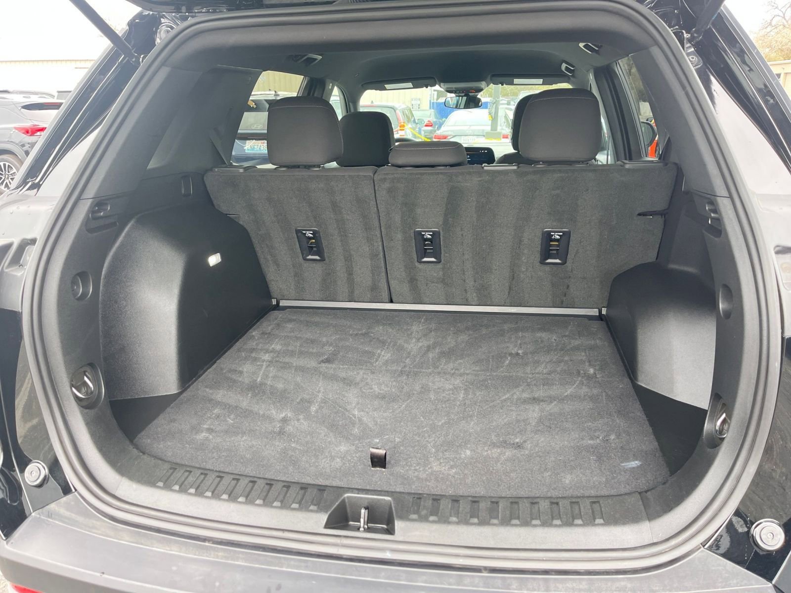 Used 2025 Chevrolet Equinox LT image 32