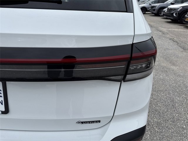 Used 2025 Volkswagen Taos SE image 37