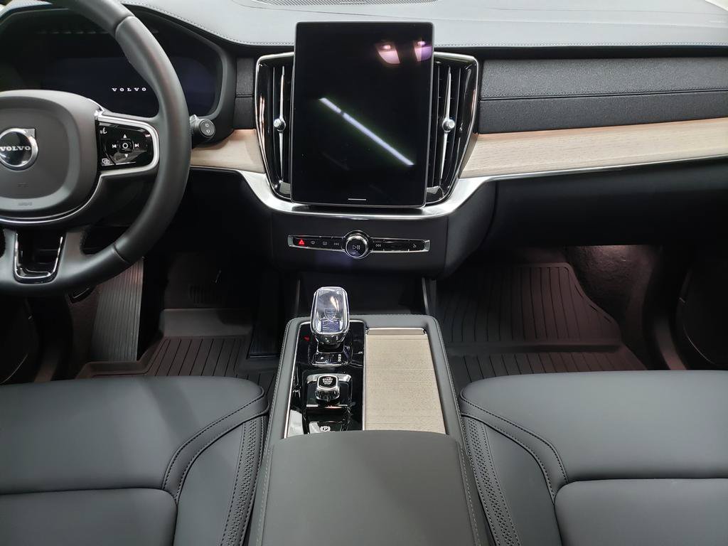 New 2026 Volvo XC90 B6 Plus w/ Protection Package Premier AWD/4WD image 9