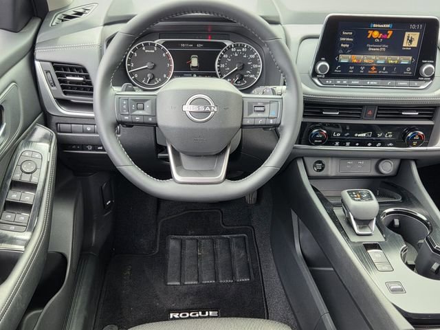 Used 2025 Nissan Rogue SV FWD image 11