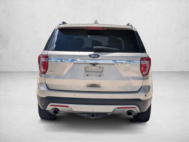 Used 2017 Ford Explorer XLT w/ Equipment Group 201A FWD image 5