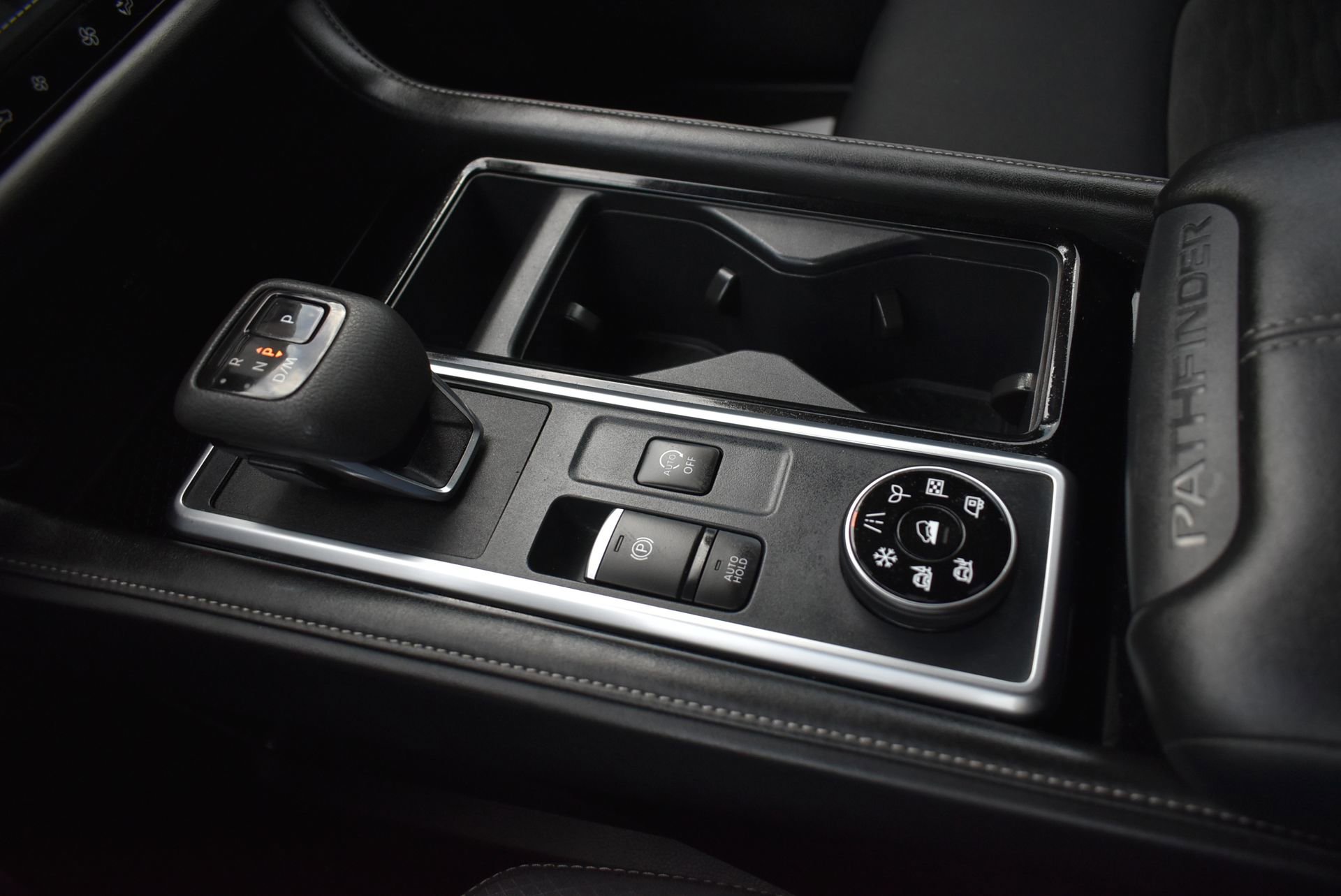 Used 2025 Nissan Pathfinder SV image 30