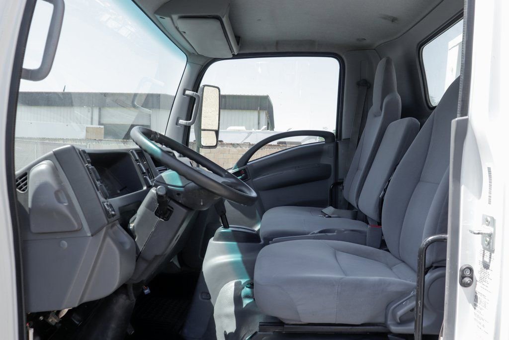 Used 2019 Isuzu NPR RWD image 17