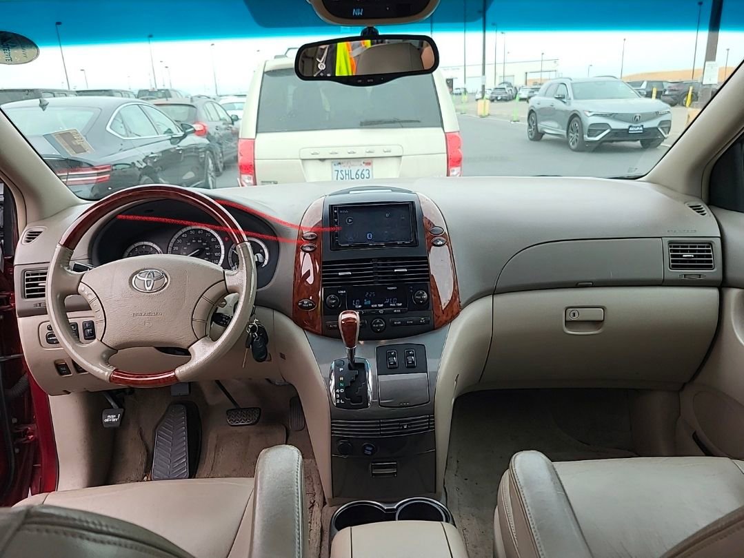 Used 2005 Toyota Sienna XLE Limited image 10